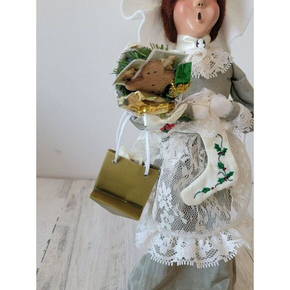 Byers Choice 1998 caroler stocking shopping woman Xmas figure - Picture 2 of 7